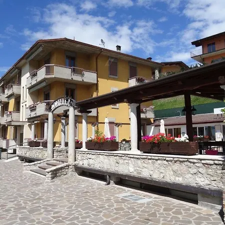 Stella Del Lago *