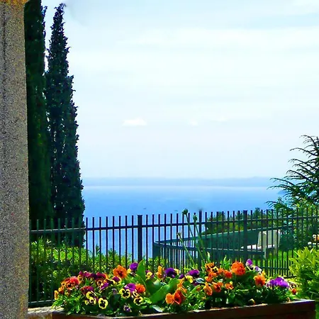 Stella Del Lago *